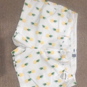 Old navy shorts in pineapples NWT size 12